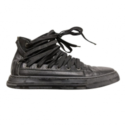 Rundholz Black leather sneakers with stylish lacing and zipper 39
