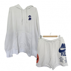 Nike Pullover und Shorts