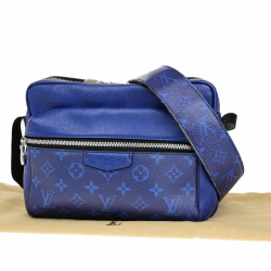 Louis Vuitton messenger outdoor