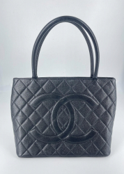 Chanel Medaillon