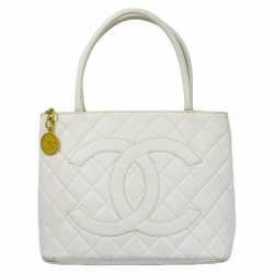 Chanel Medaillon