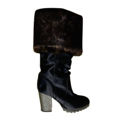 Fendi Stiefel mit Absatz und Fell