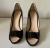 Prada Peep-Toe-Pumps aus Lackleder