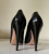 Prada Peep-Toe-Pumps aus Lackleder