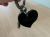 Prada Breloque de sac en forme de cœur noir brillant !