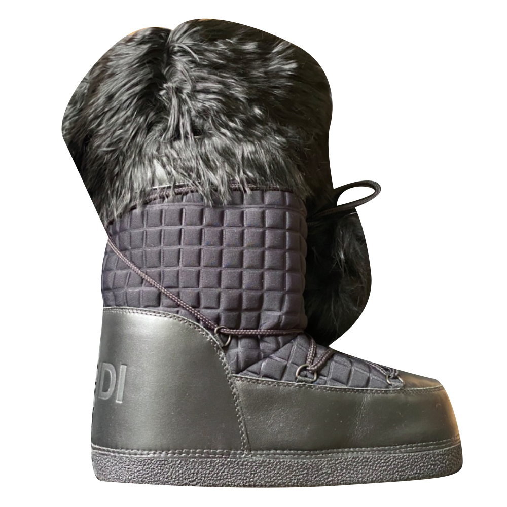 Fendi moon boots hotsell