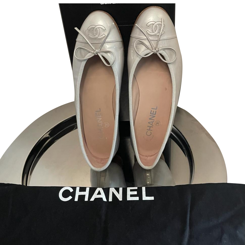 Chanel cap best sale toe ballet flats