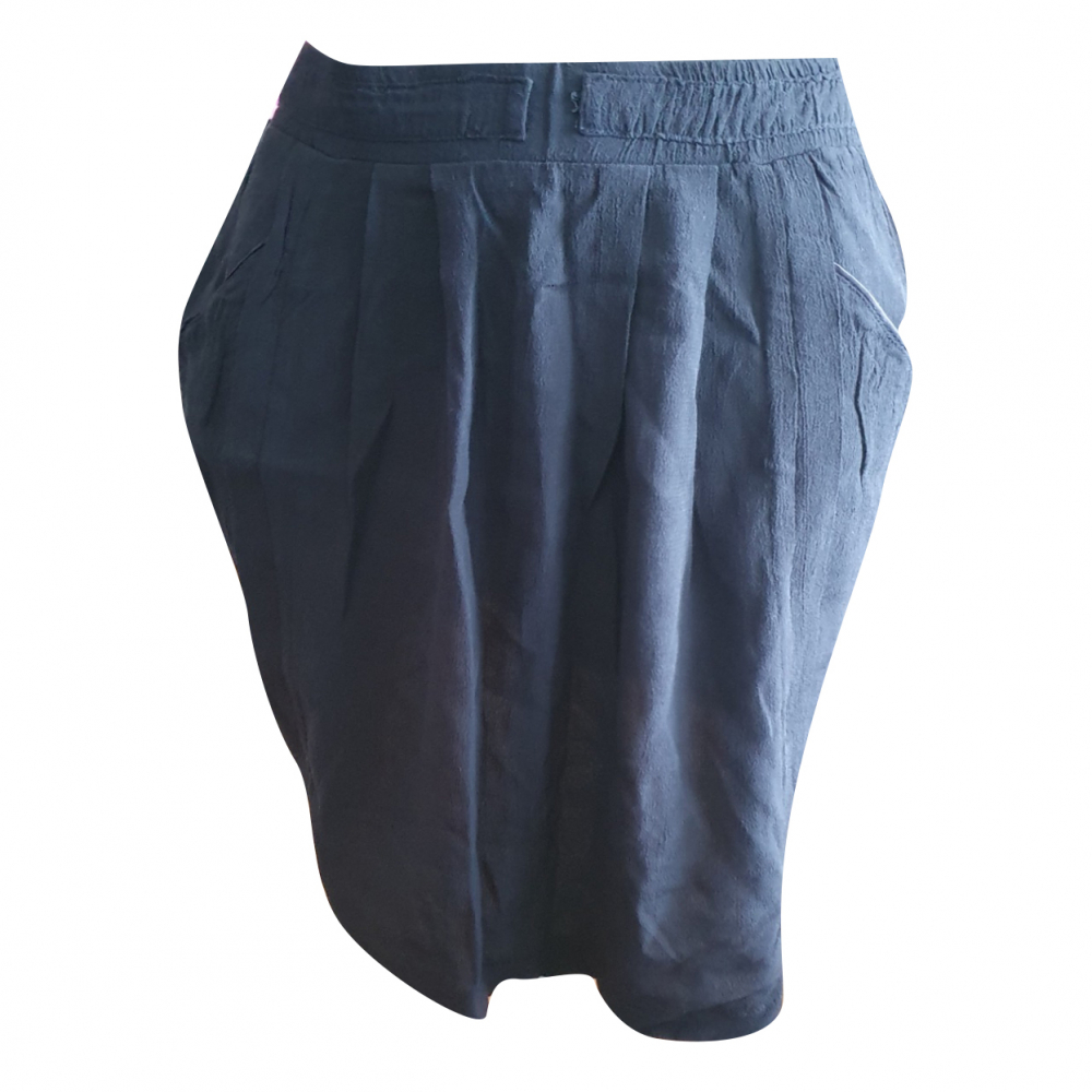La petite française jupe sale