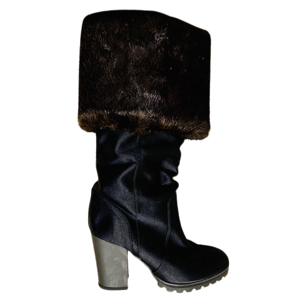 Fendi Stiefel mit Fell