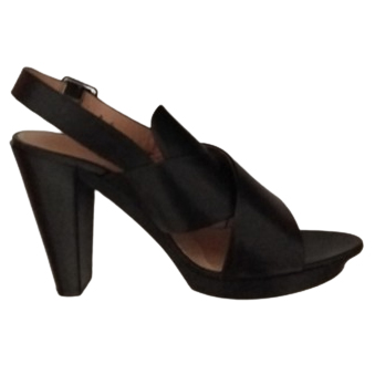 Robert Clergerie Elegant black shoes by Robert Clergerie.