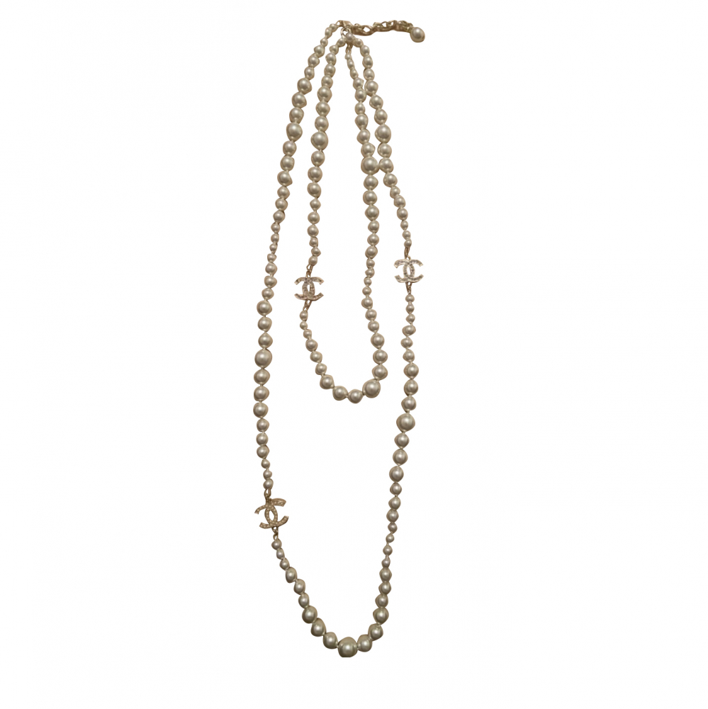 Chanel CC Pearl necklace