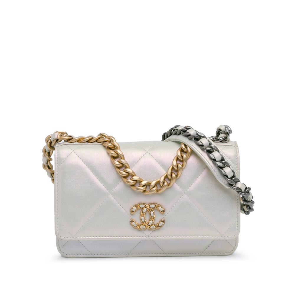 Chanel B Chanel White Calf Leather Iridescent Quilted skin 19 Wallet on Chain Italy