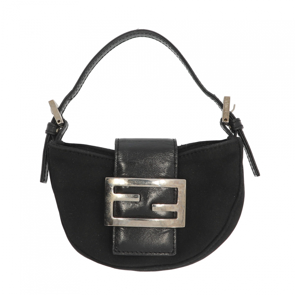 Fendi Pochette aus schwarzem Stoff