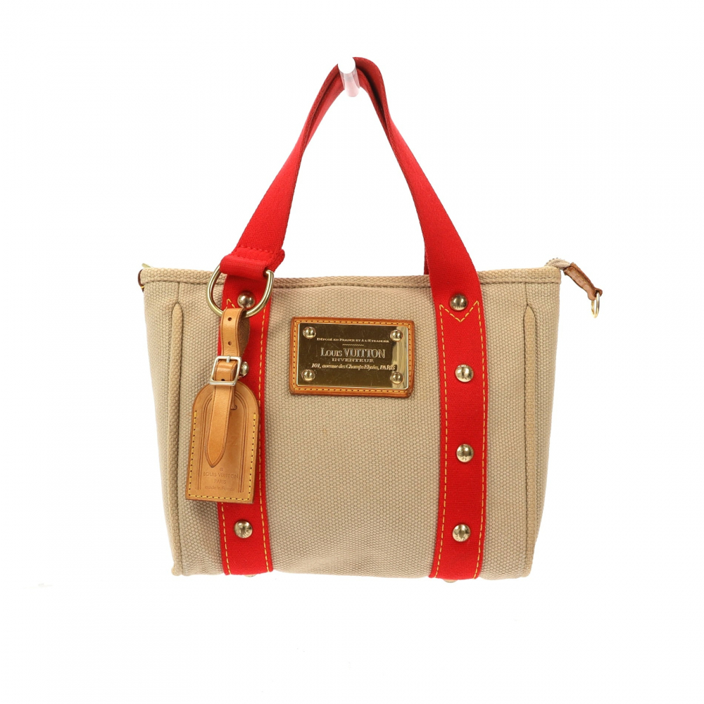 Louis Vuitton Handbag in Beige Fabric