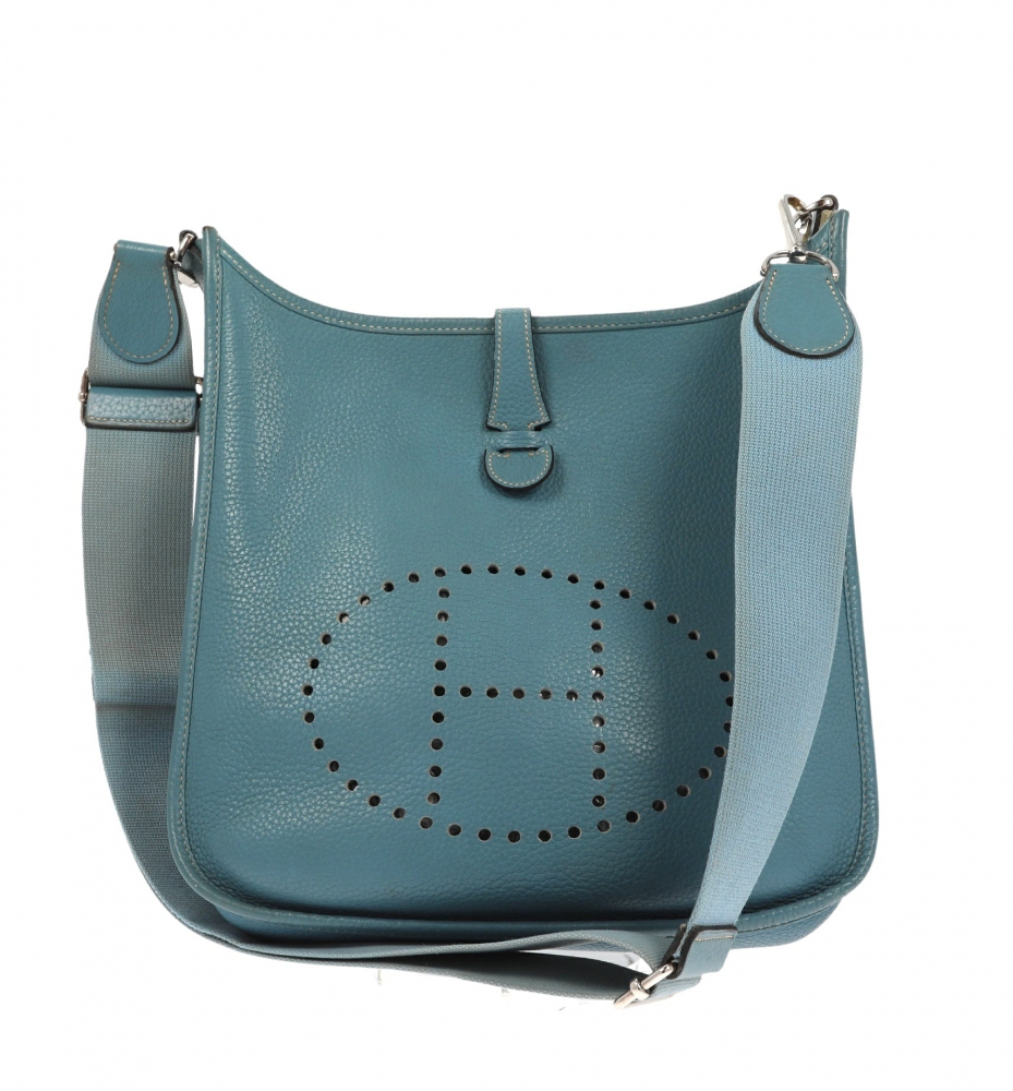 Hermès Evelyne III Shoulder Bag in Blue Leather