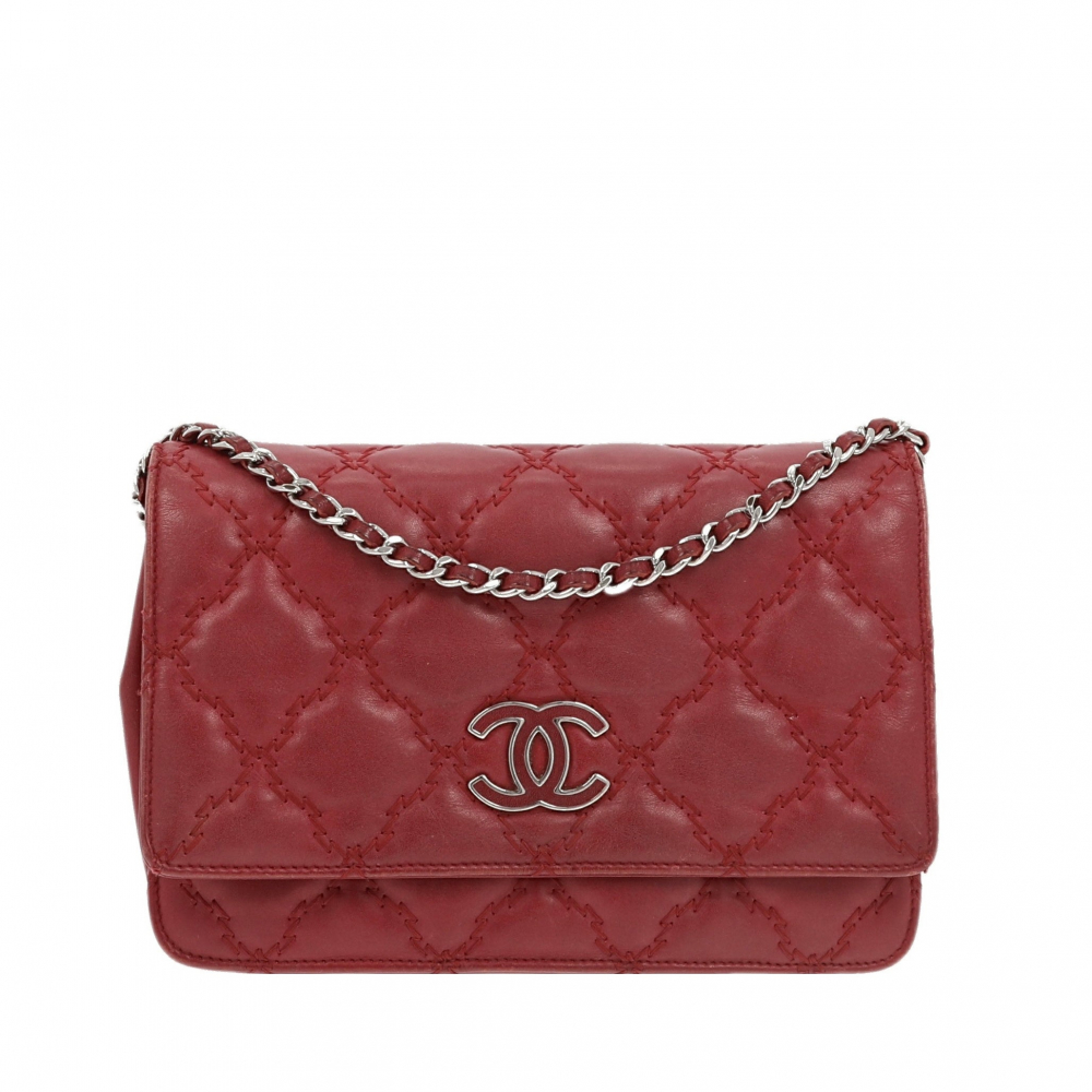 Chanel WOC Portemonnaie mit Kettenpochette aus bordeauxrotem Leder