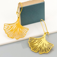 La Chiquita Women's 'Leaf Wall' Earrings