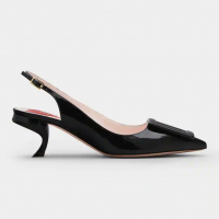 Roger Vivier 'Virgule Lacquered Buckle' Pumps mit Fersenriemen für Damen