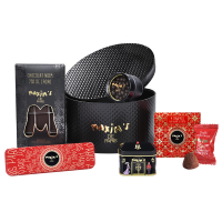 Maxim's “Montmartre” box set