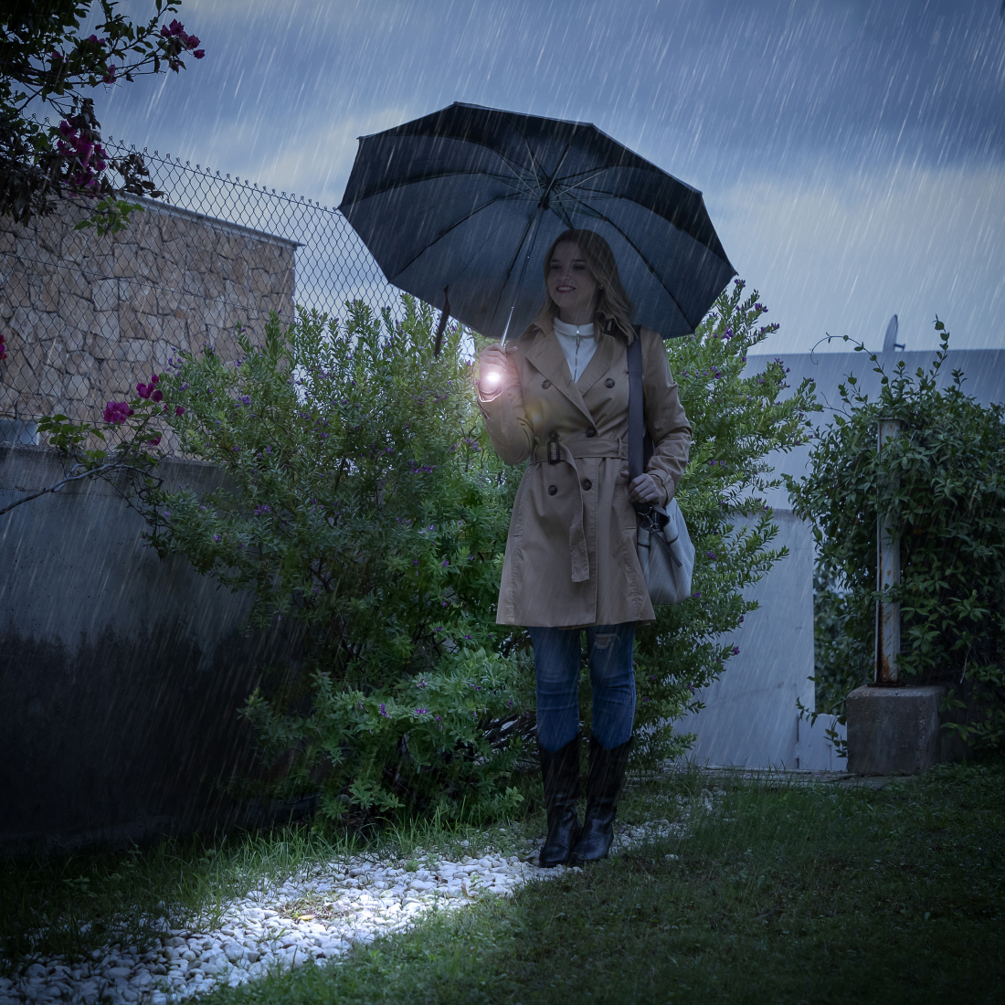 Folbrella Regenschirm mit umgekehrter Faltung und LED