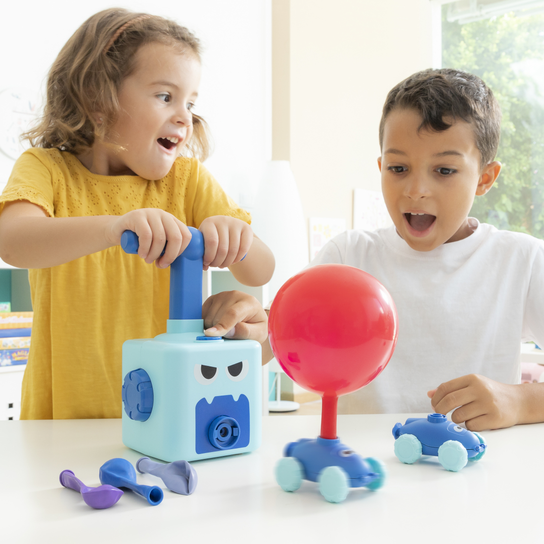 Coyloon 2-In-1 Car And Balloon Launcher Toy