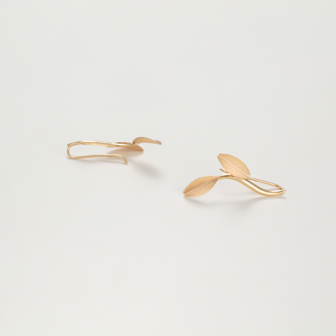 Women's 'Feuilles Satinées' Earrings