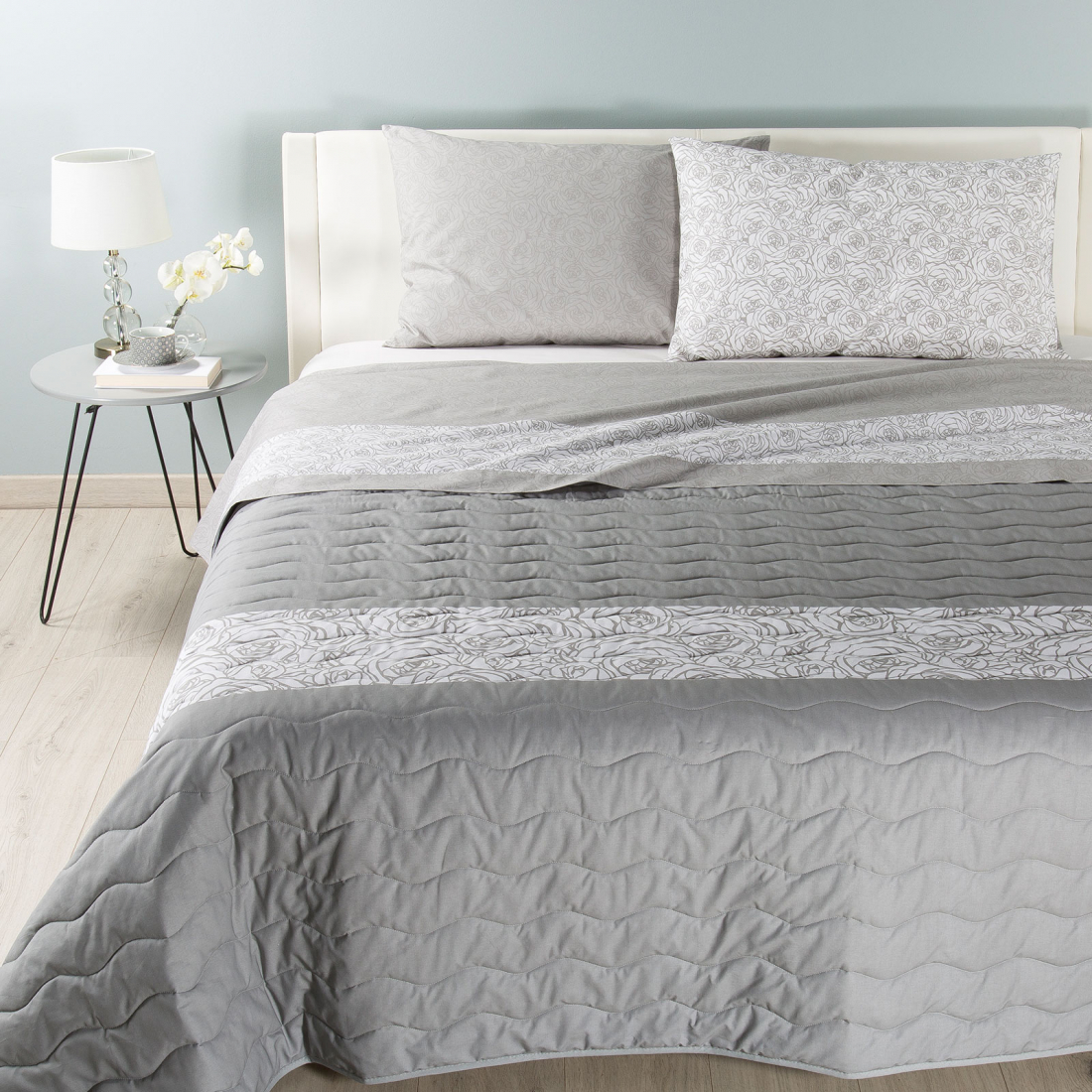 Sweet Roses Gray Quilted Bedspread - Single size bed