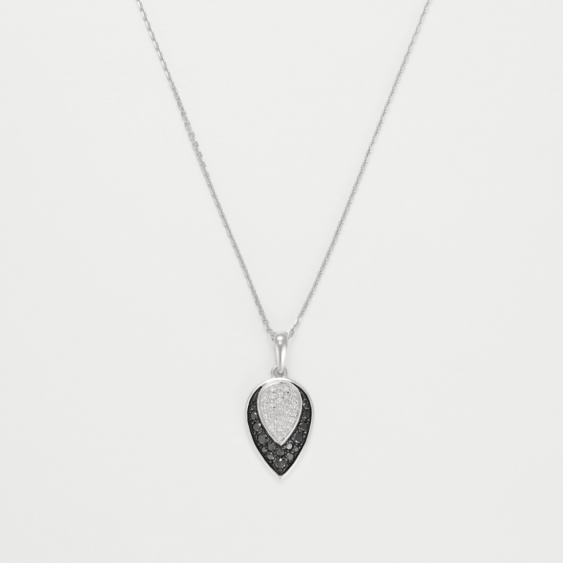 Women's 'Diamant de Nuit' Pendant with chain